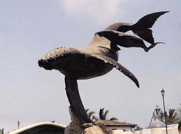 marina vallarta humpback whale sculptures by octavio gonzalez